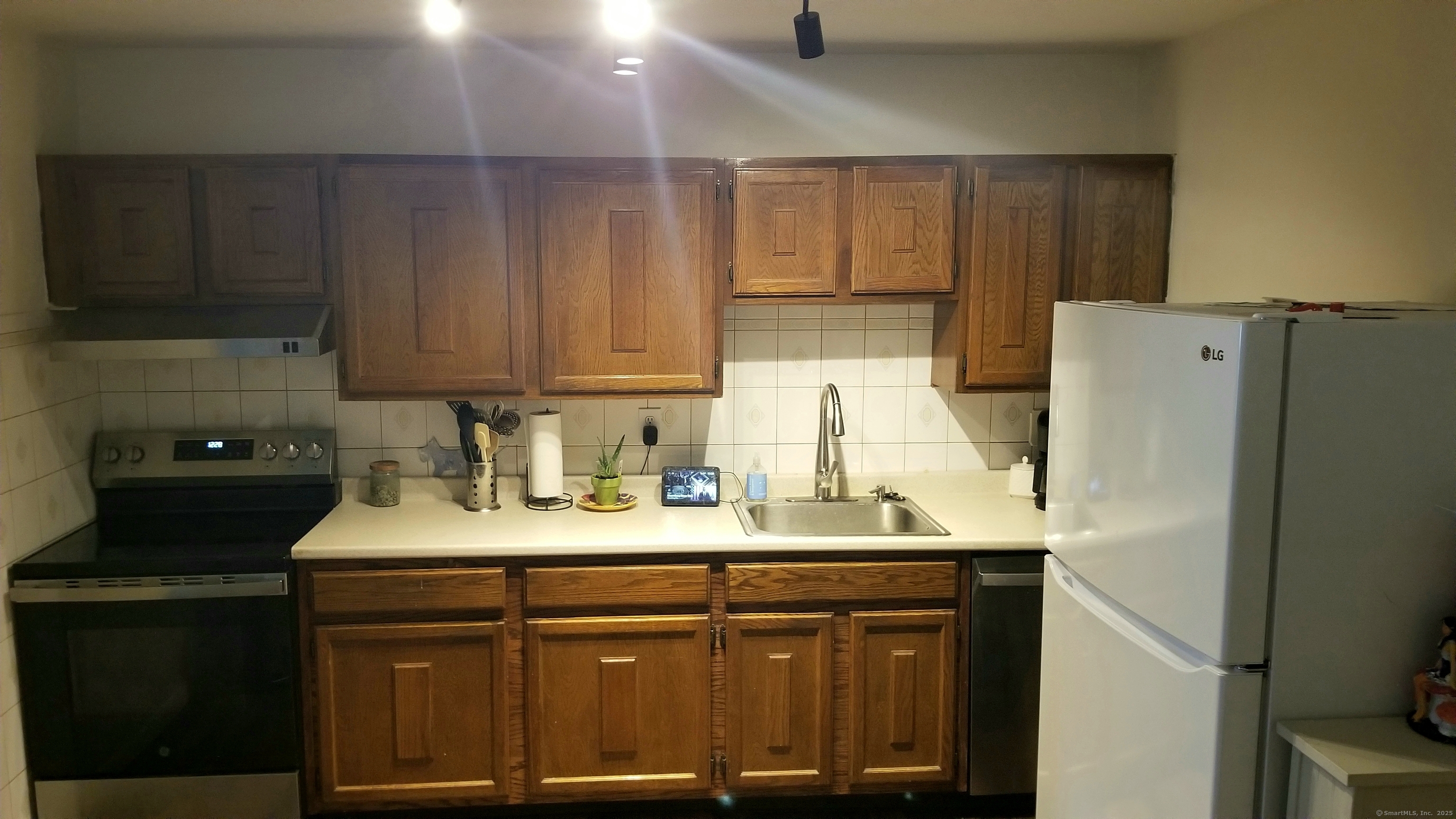 75 Balance Rock Road, Unit 11 Seymour, CT 06483 - Photo 8 of 21 a kitchen with a sink a stove and refrigerator