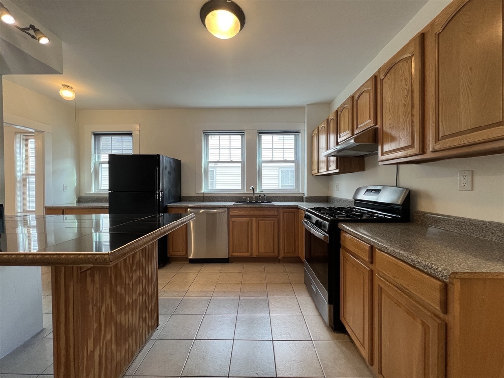 27 Morrow Road Boston, MA 02135 - Photo 13 of 31