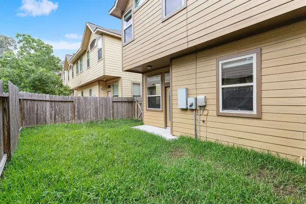 $2,400 | 7 Cheswood Manor Court, The Woodlands, TX 77382