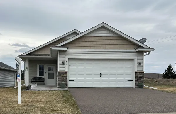 $285,000 | 215 8th Avenue Northeast, Isanti, MN 55040