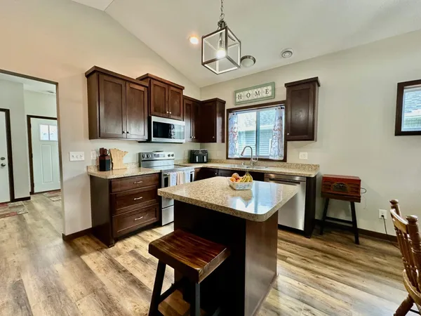 $285,000 | 215 8th Avenue Northeast, Isanti, MN 55040