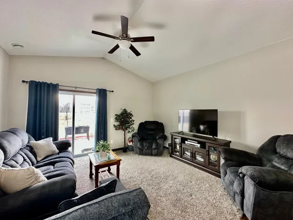 $285,000 | 215 8th Avenue Northeast, Isanti, MN 55040