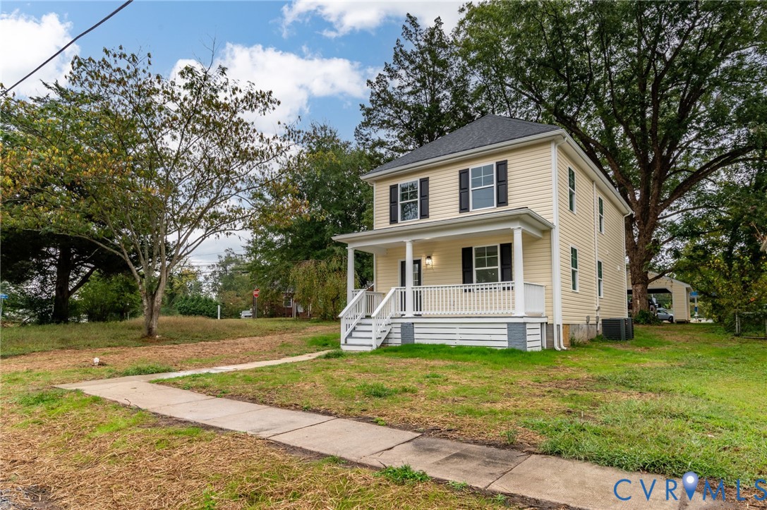 1619 12th Street Victoria, VA 23974 - Photo 2 of 30 a front view of a house with a yard