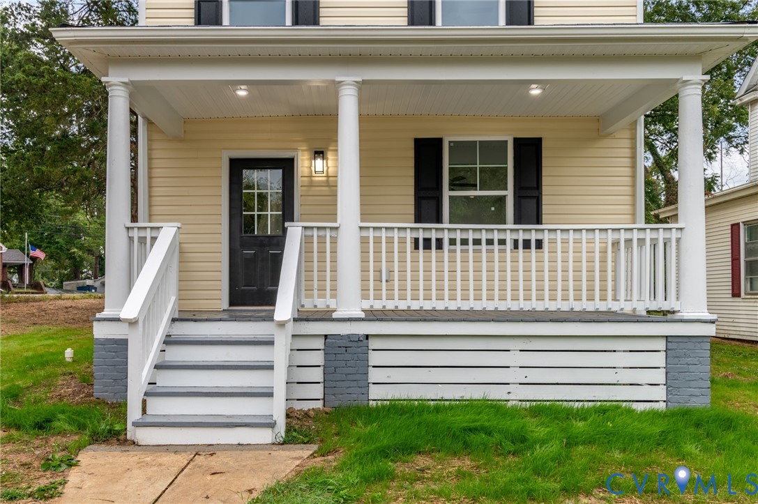 1619 12th Street Victoria, VA 23974 - Photo 3 of 30 a view of a house with a small yard and a large window