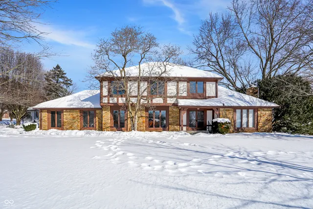 $369,000 | 810 Granada Drive, Greenwood, IN 46143