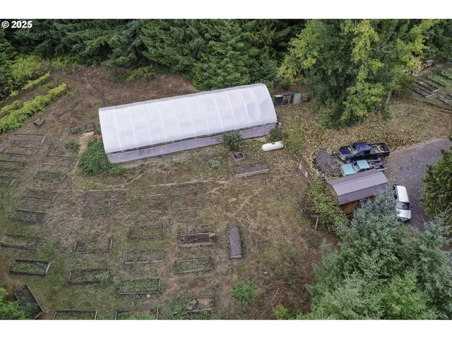 a view of a yard with a barn