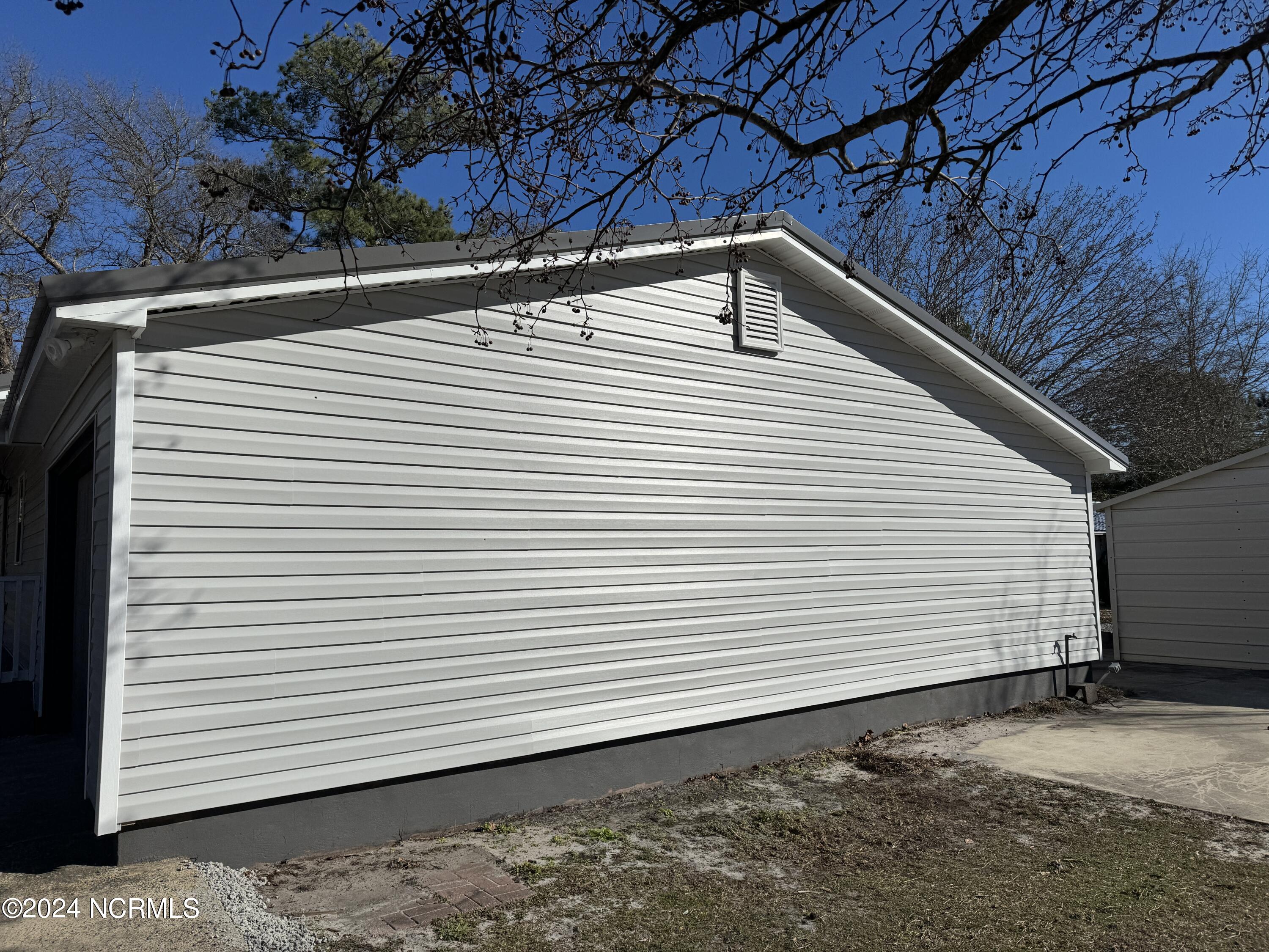 2807 Boones Neck Road Southwest Supply, NC 28462 - Photo 9 of 14 Right Side