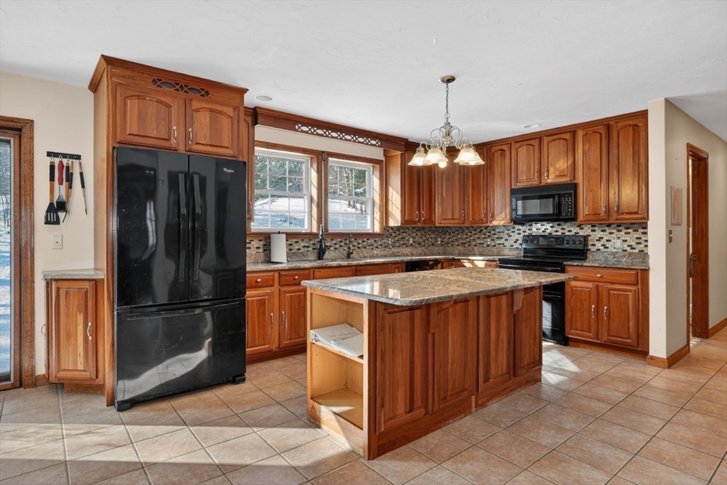 11 Yeoman Road Charlton, MA 01507 - Photo 8 of 35