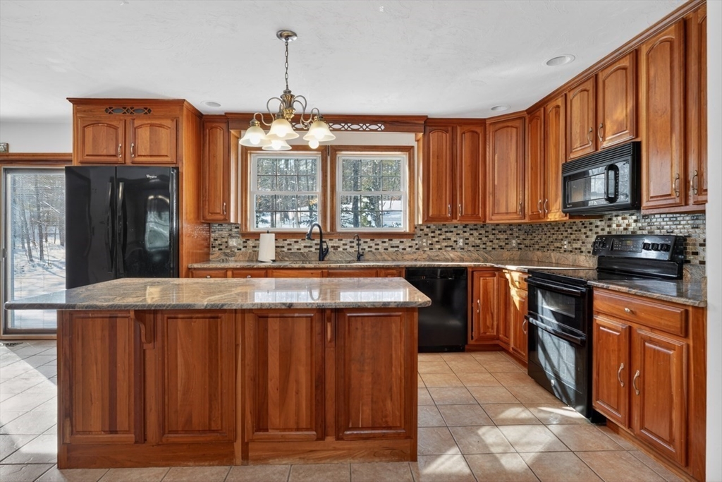 11 Yeoman Road Charlton, MA 01507 - Photo 9 of 35