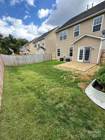 a view of a back yard of the house