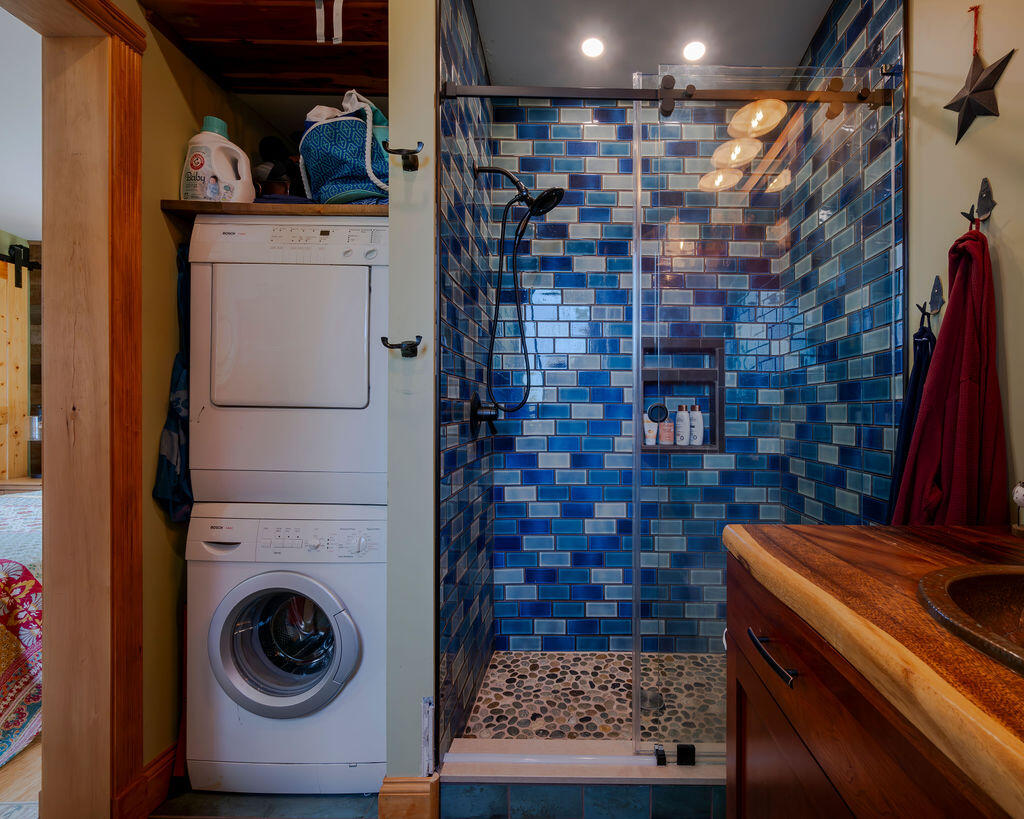 9 Kinnikinnick Road Truro, MA 02666 - Photo 33 of 38 GUEST HOUSE-BATHROOM & LAUNDRY (63)