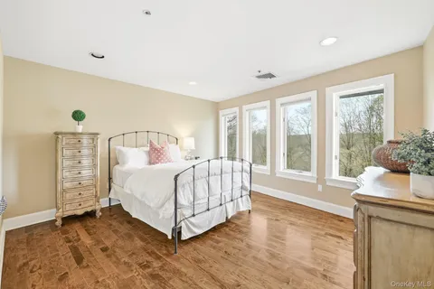 $2,195,000 | 22 Random Farms Circle, Chappaqua, NY 10514