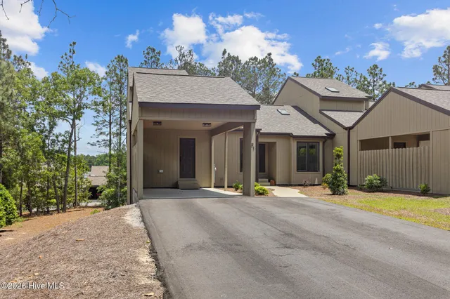 $685,000 | 21 Lake Pinehurst Villas Road, Pinehurst, NC 28374