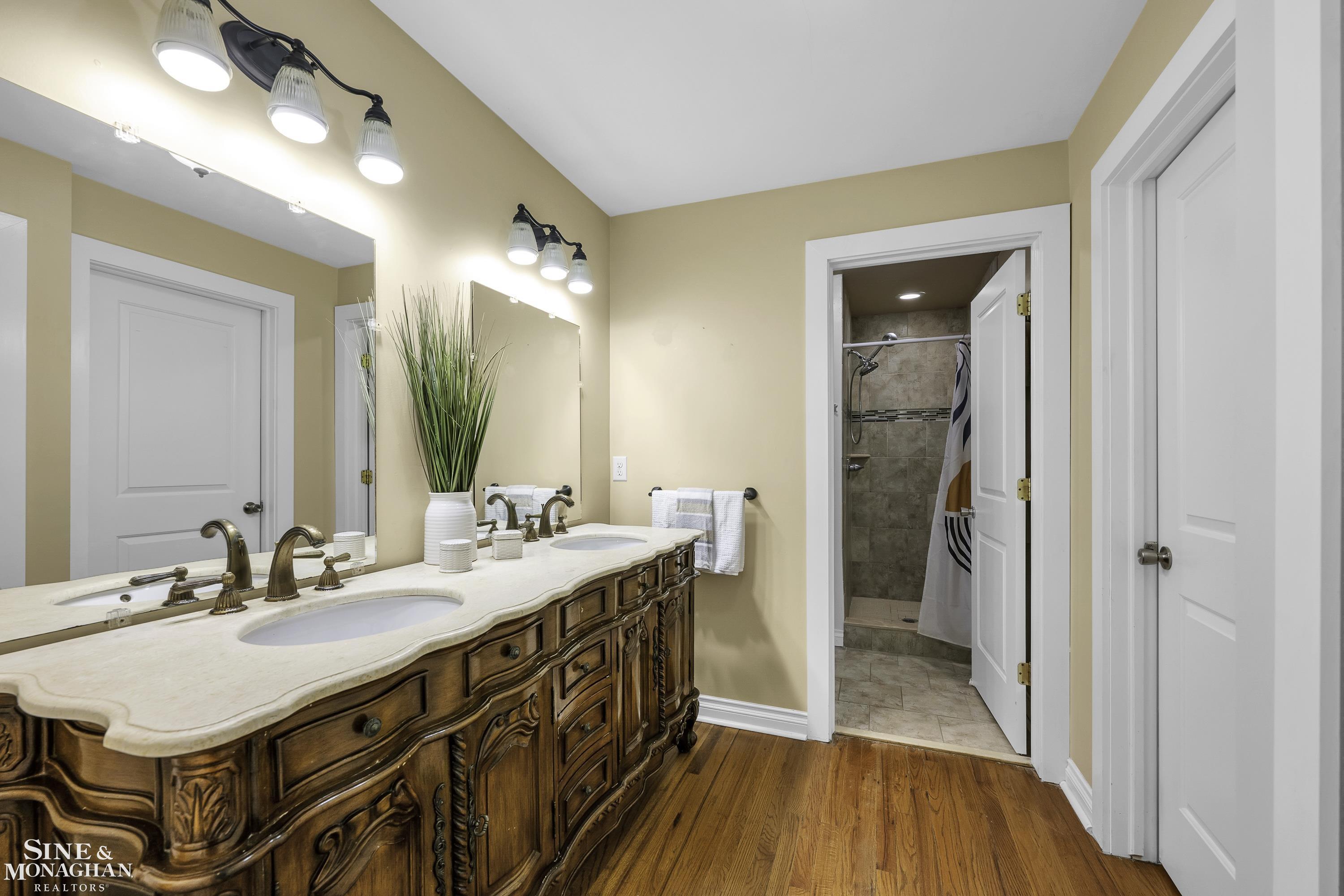 611 Fisher Road Grosse Pointe, MI 48230 - Photo 27 of 49 50158402-602437ef-ef7b-4241-93ef-cbd9933a1e3d.JPG