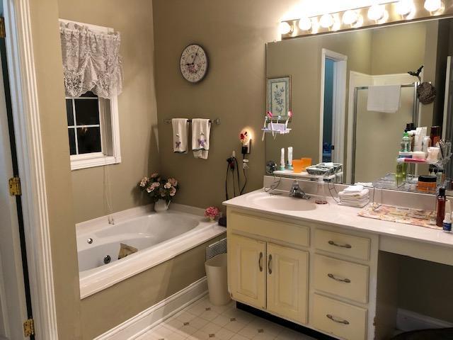 2230 Davidson Graveyard Road Clarksville, TN 37043 - Photo 16 of 28 Master Bath with jetted tub.