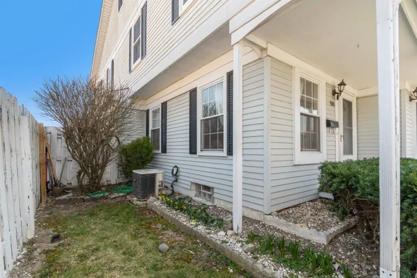 $215,000 | 8574 Spinnaker Way, Ypsilanti, MI 48197