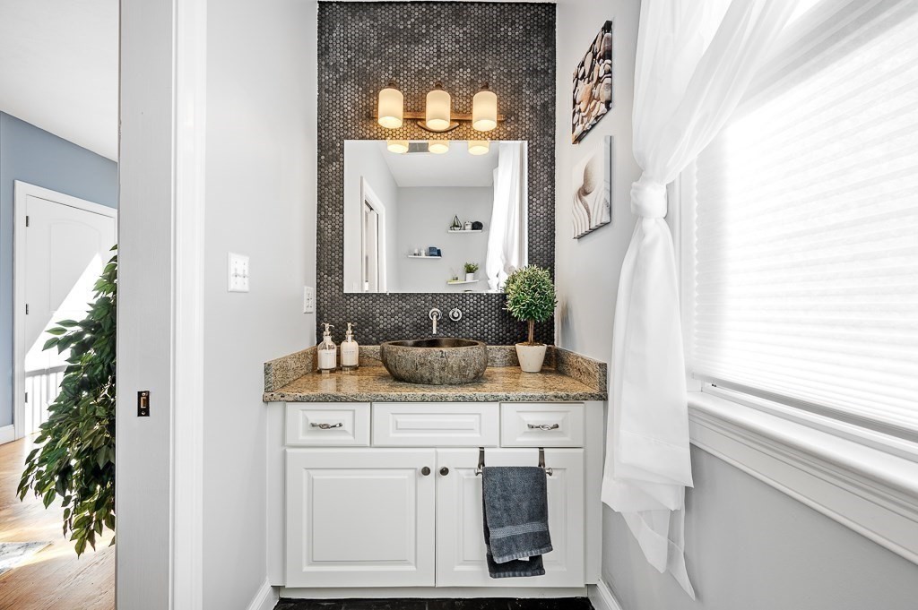 68 Bates Point Road Webster, MA 01570 - Photo 15 of 42 Gallery Image 15