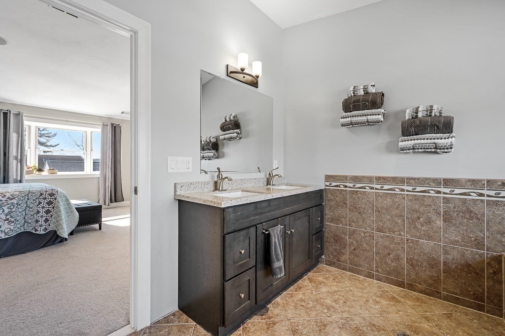 68 Bates Point Road Webster, MA 01570 - Photo 23 of 42 Gallery Image 23
