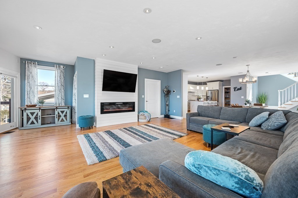 68 Bates Point Road Webster, MA 01570 - Photo 8 of 42 Gallery Image 8