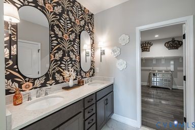 6860 Dunton Road Chesterfield, VA 23832 - Photo 39 of 48 Primary Bathroom with walk in closet