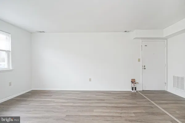 $1,700 | 10-3 Florence Tollgate, Florence, NJ 08518