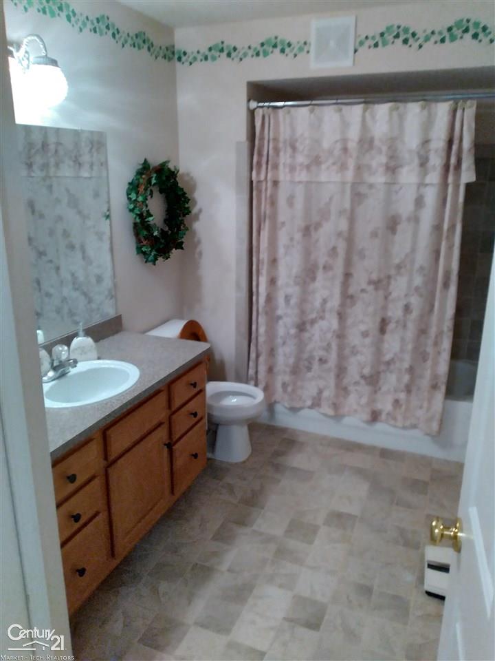 20670 Dunham Road Clinton Township, MI 48038 - Photo 11 of 14 50047360-10.JPG