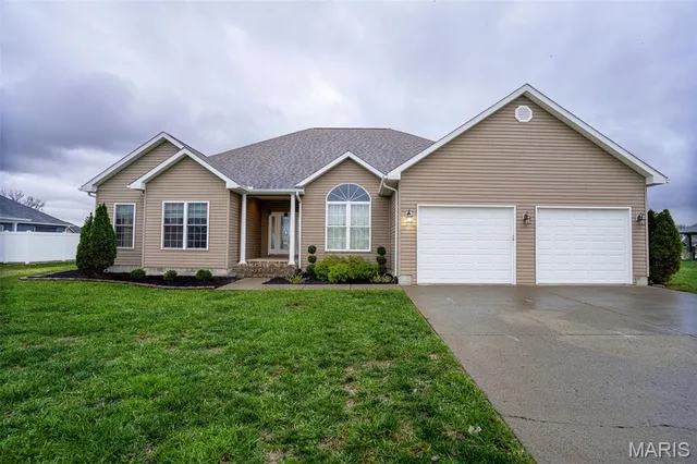 $352,500 | 1117 Folgers Street, Marion, IL 62959