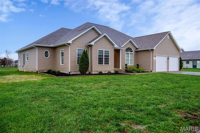 $352,500 | 1117 Folgers Street, Marion, IL 62959