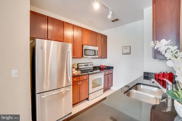 $559,000 | 1391 Pennsylvania Ave. Southeast, Unit 403, Washington, DC 20003