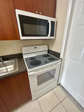 $1,550 | 7421 Venetian Street, Unit 8, Miramar, FL 33023