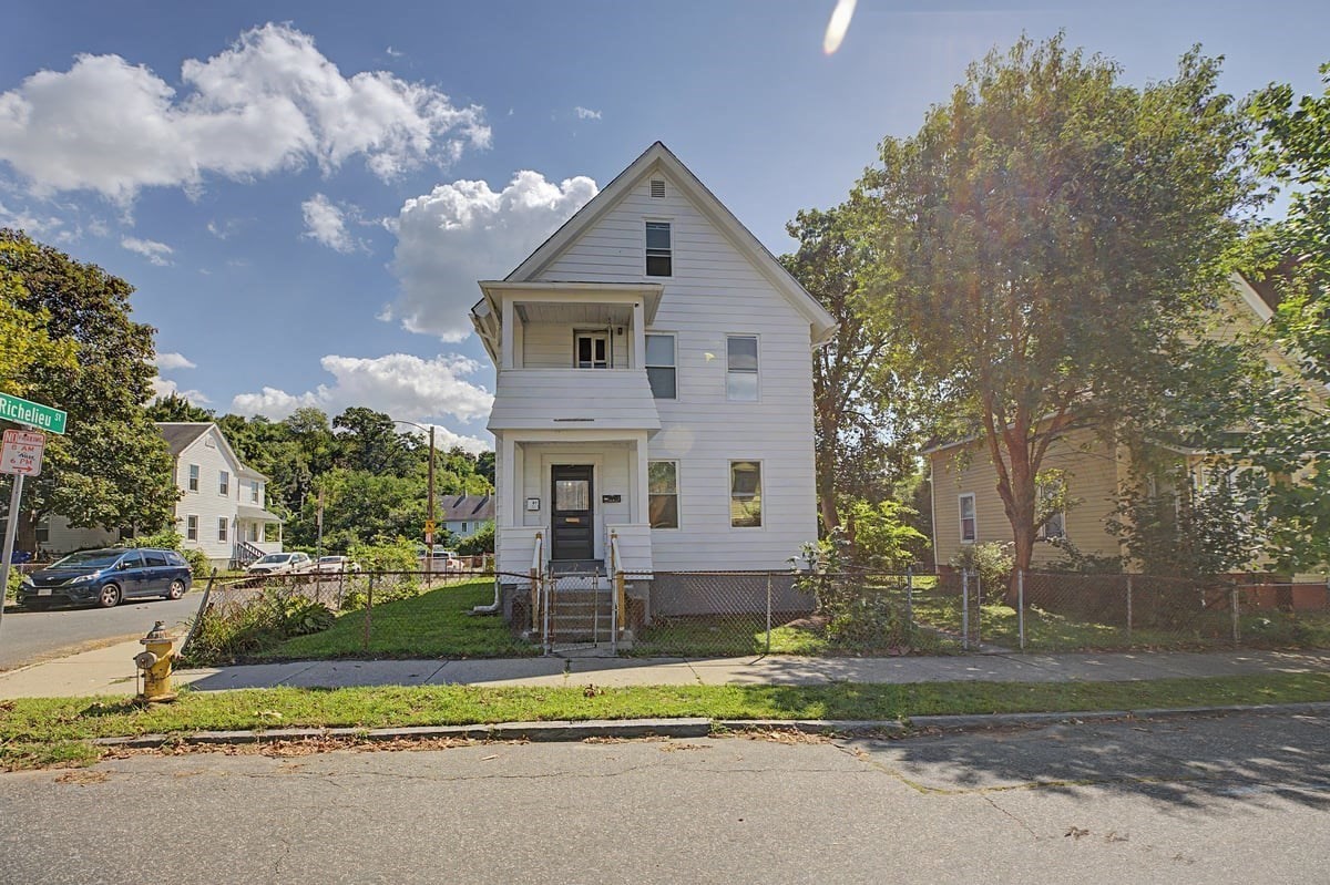 81 Adams Street Springfield, MA 01105 - Photo 3 of 42 Gallery Image 3