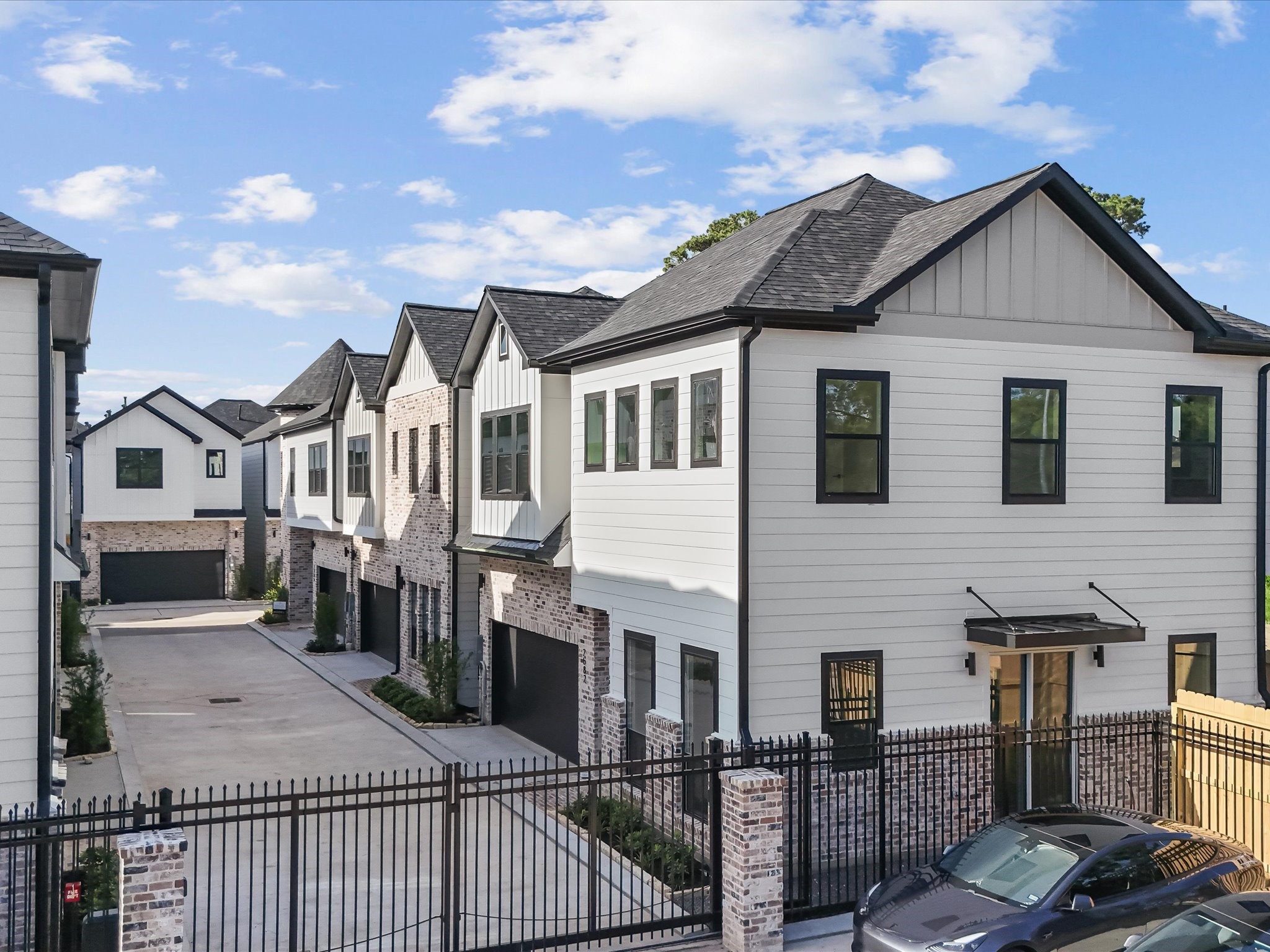 2598 West Tidwell Road Houston, TX 77091 - Photo 5 of 28