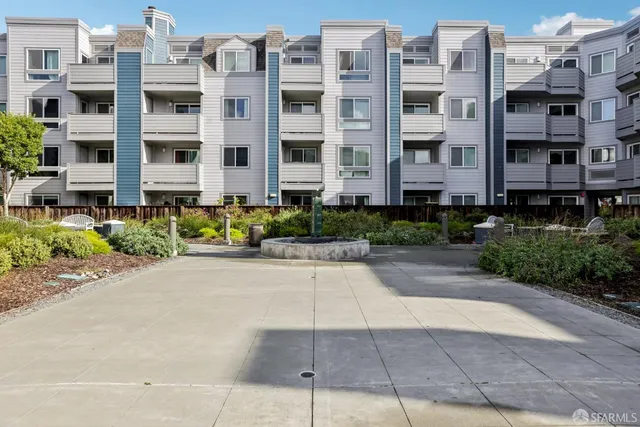 $350,000 | 6400 Christie Avenue, Unit 4122, Emeryville, CA 94608