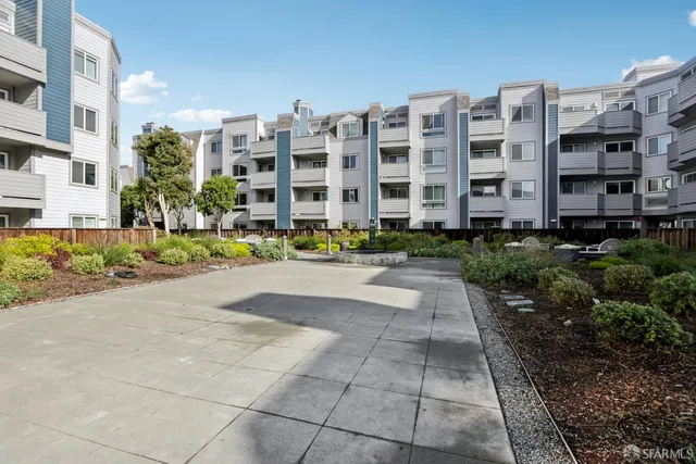 $350,000 | 6400 Christie Avenue, Unit 4122, Emeryville, CA 94608