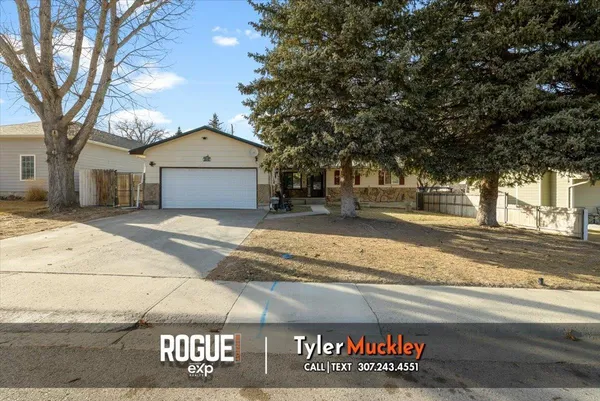 $335,000 | 809 South 1st Street, Glenrock, WY 82637