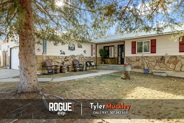 $335,000 | 809 South 1st Street, Glenrock, WY 82637