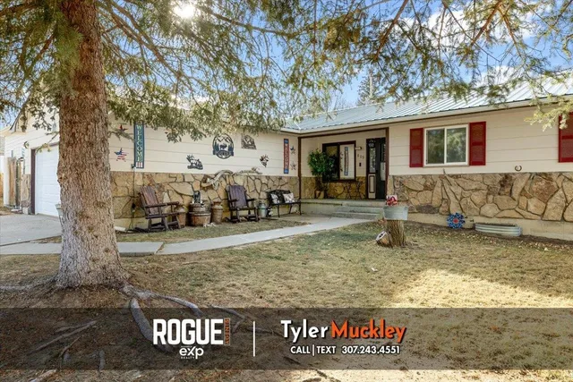 $350,000 | 809 South 1st Street, Glenrock, WY 82637