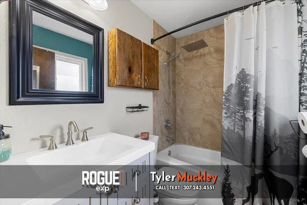 $335,000 | 809 South 1st Street, Glenrock, WY 82637