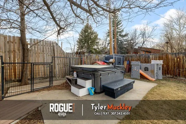 $335,000 | 809 South 1st Street, Glenrock, WY 82637