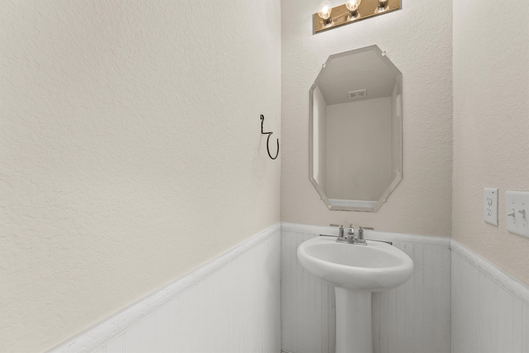 5710 Pampus Prairie Road Katy, TX 77493 - Photo 5 of 27 a bathroom with a sink and mirror