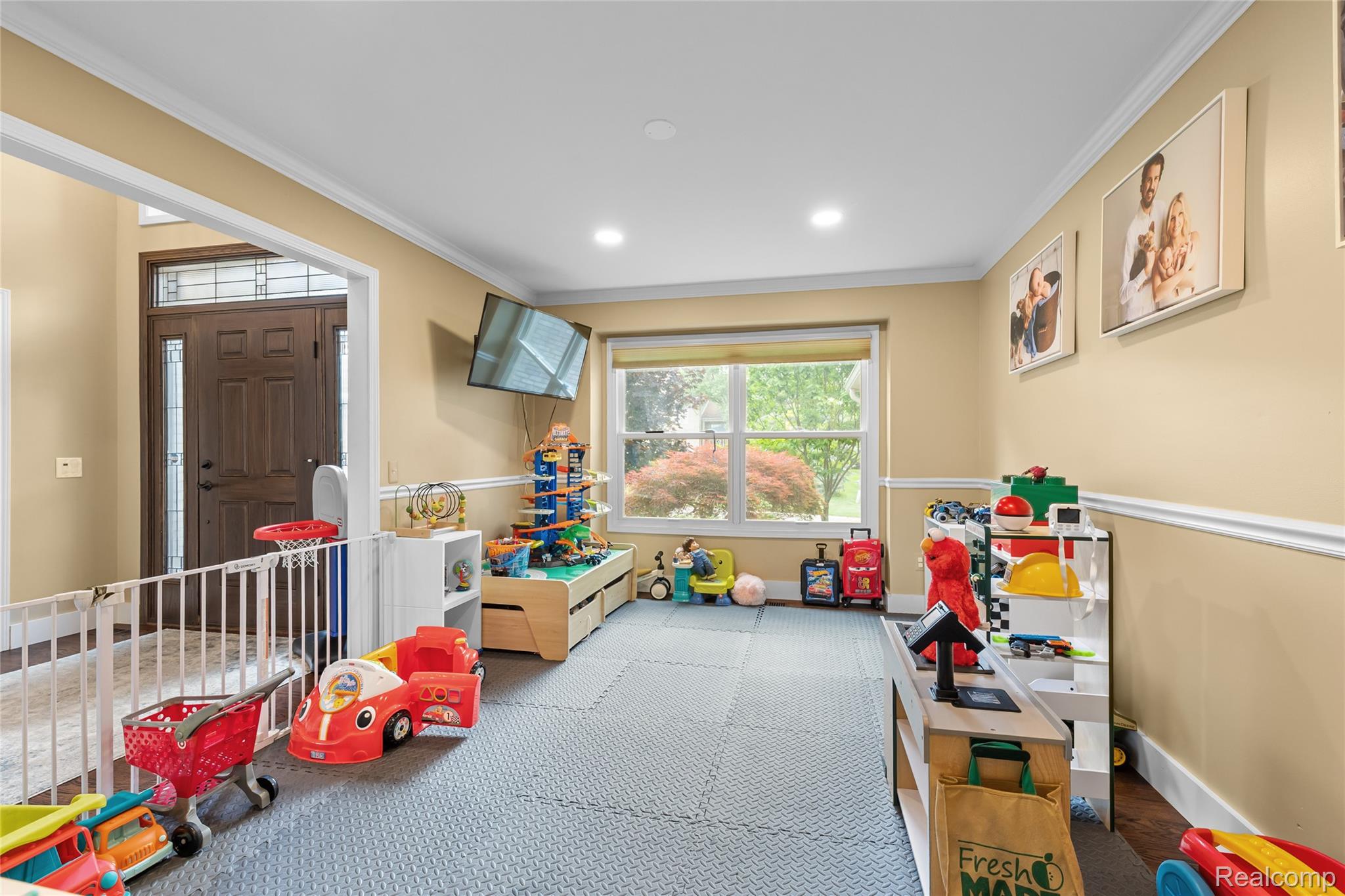 1781 Apple Ridge Court Rochester, MI 48306 - Photo 13 of 79 13 - Dining Room - Kids Play Room.jpg