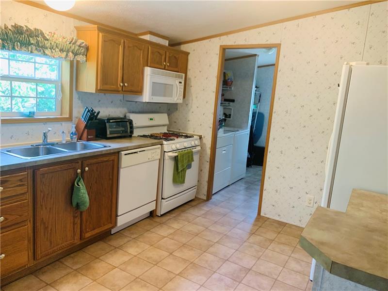 606 Deana Way Rochester, PA 15074 - Photo 5 of 17