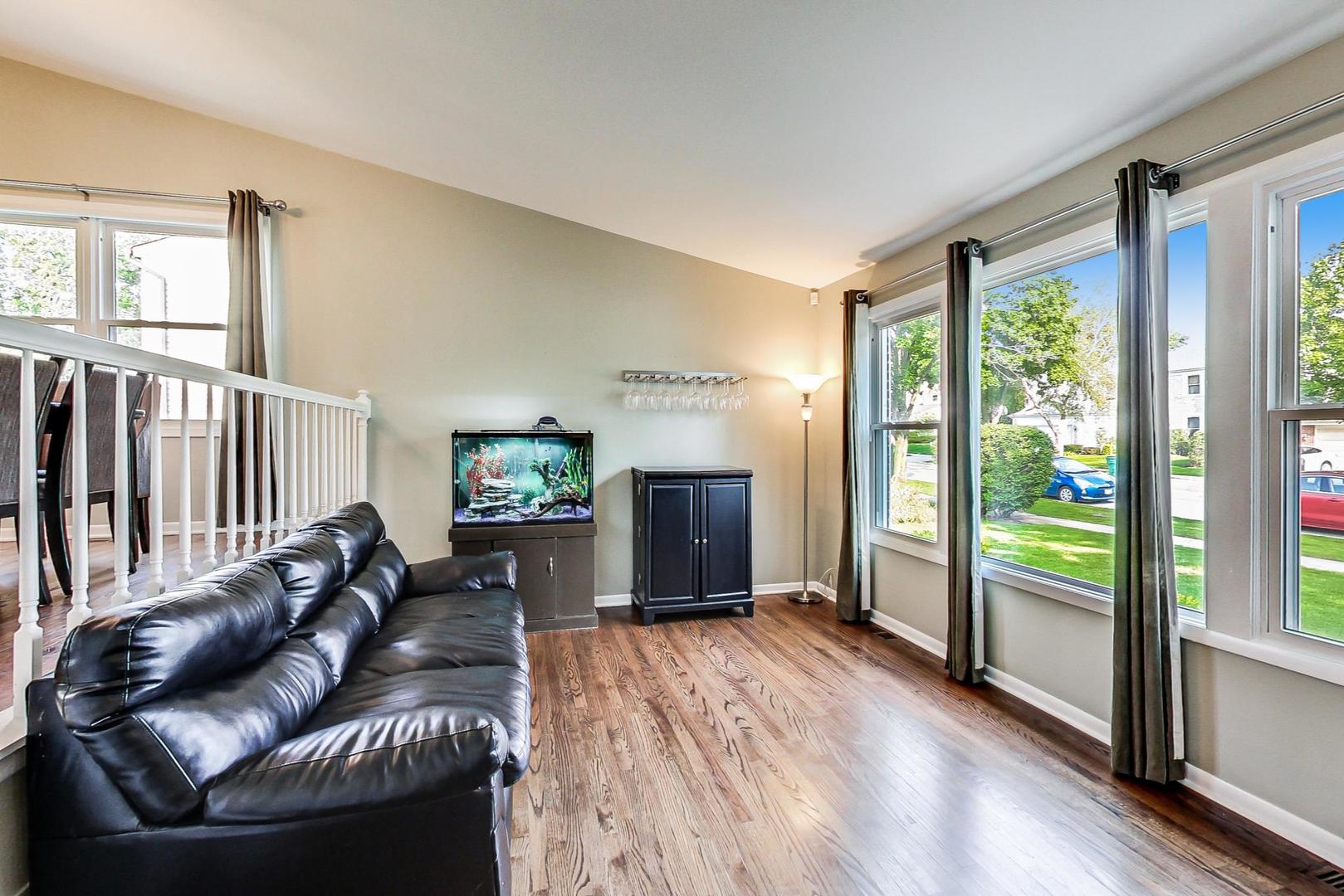 797 Dannet Road Buffalo Grove, IL 60089 - Photo 3 of 31