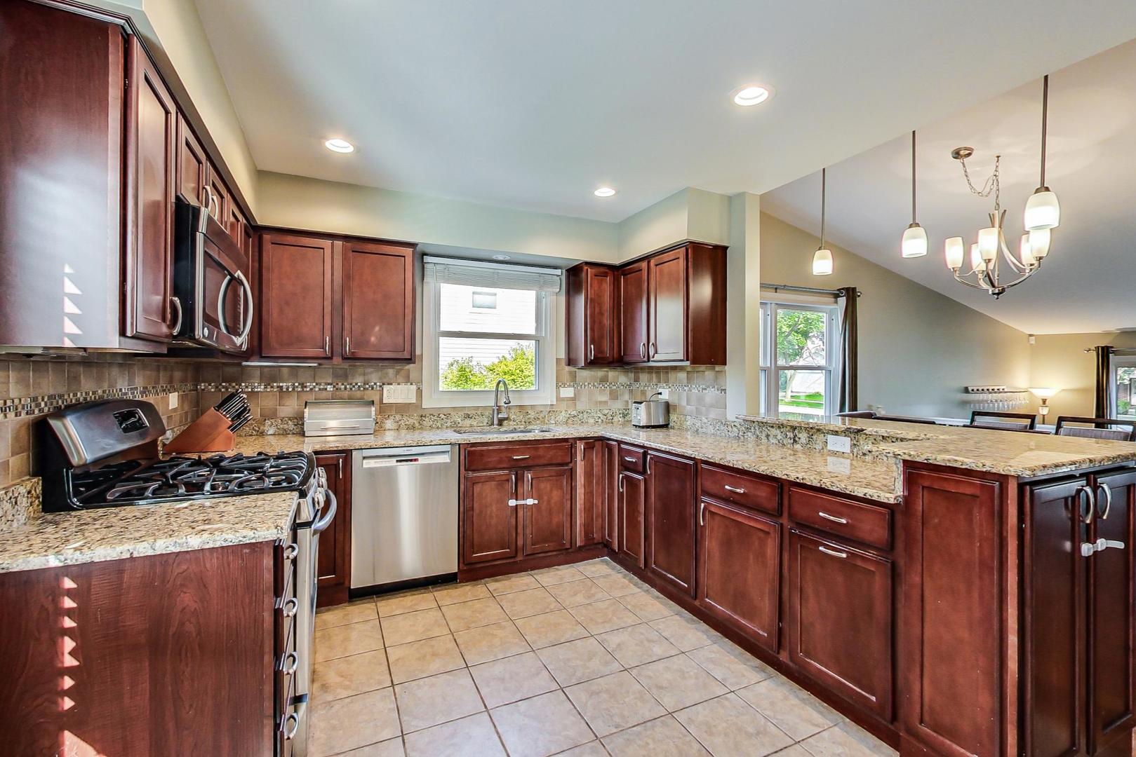 797 Dannet Road Buffalo Grove, IL 60089 - Photo 8 of 31