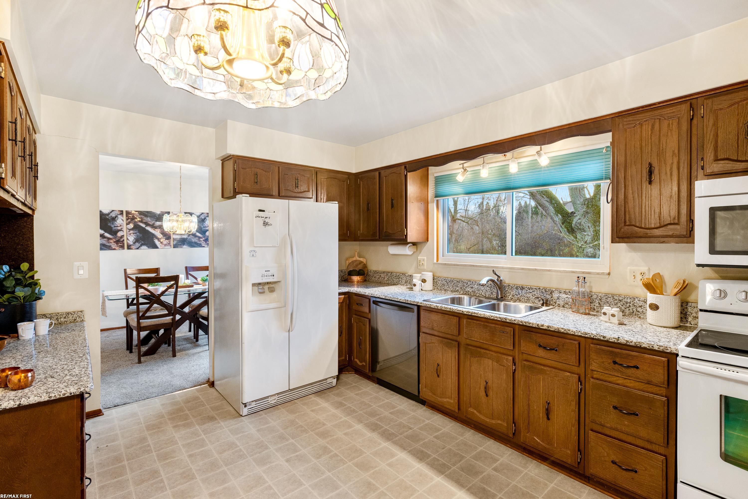 560 Willard Avenue Rochester Hills, MI 48307 - Photo 14 of 39
