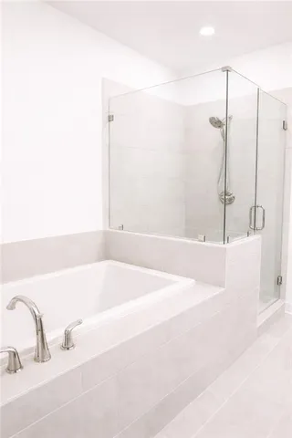 a view of an empty room with a ceiling fan