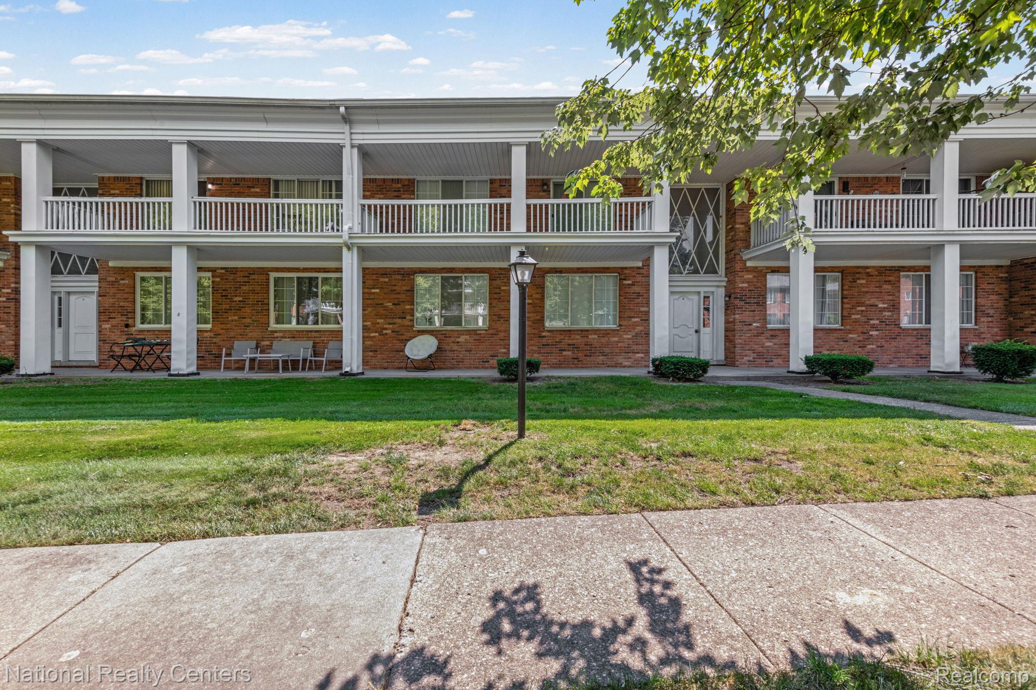 29546 Hoover Road Warren, MI 48093 - Photo 2 of 29 32-web-or-mls-29546-hoover-rd.jpg