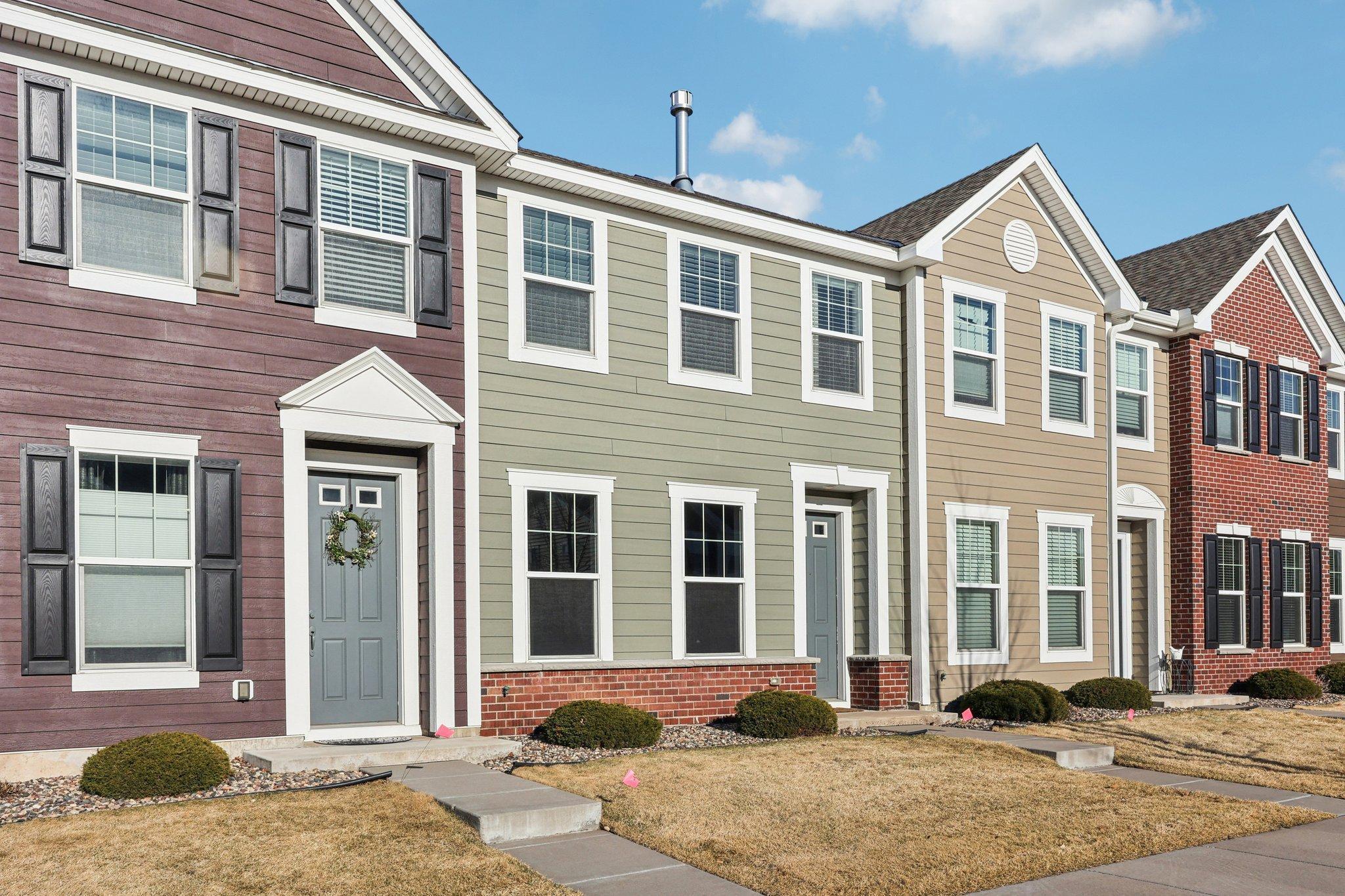 8402 Jonquil Lane North Maple Grove, MN 55369 - Photo 4 of 34