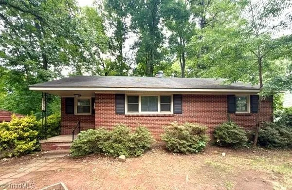$1,200 | 2005 Bertie Street, Greensboro, NC 27403