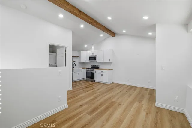 $2,400 | 12511 Landale Street, Studio City, CA 91604